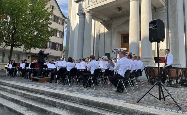 Stadtmusik spielte am ersten Sommerkonzert auf.