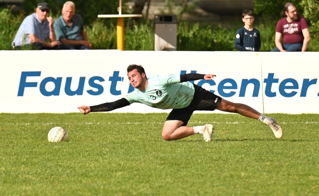 Ein Sieg und eine Niederlage für die Widnauer Faustballer (1)