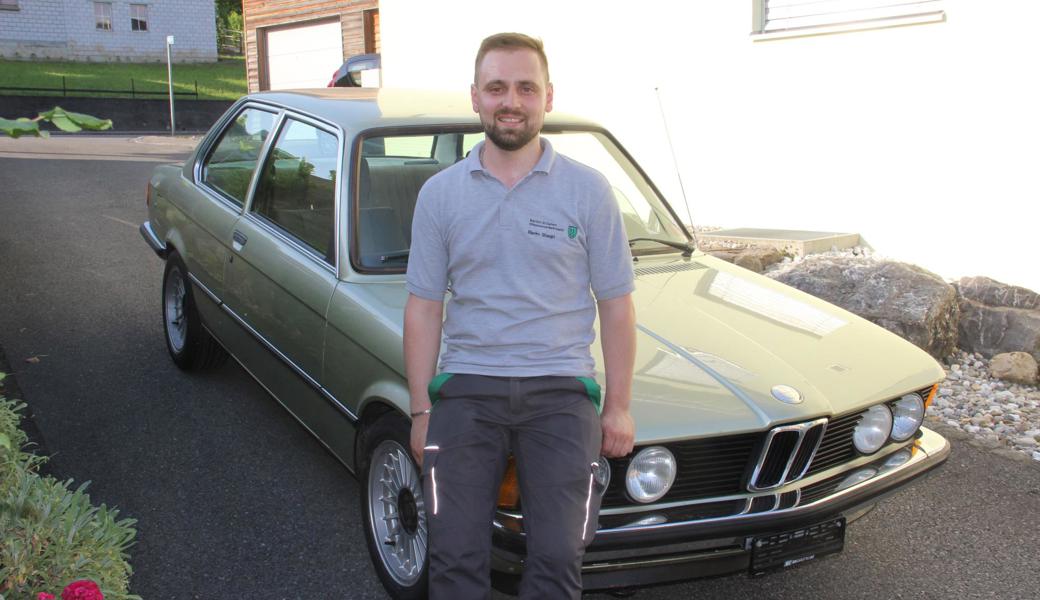 Blerim Shaqiri besitzt einen schönen Oldtimer mit Baujahr 1977, einen BMW 21. Um die Aufbereitung kümmert sich der gelernte Automechaniker natürlich selbst.
