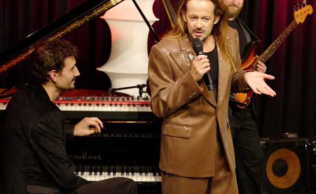 Mit Michael von der Heide stand ein begnadeter Unterhalter auf der Diogenes-Bühne