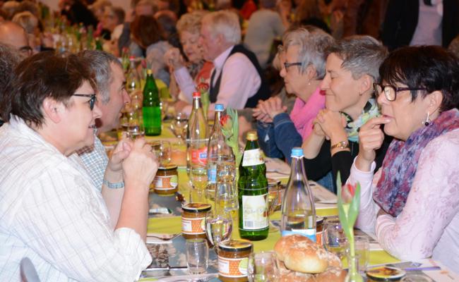 Volle Hallen an der Raiffeisen-GV