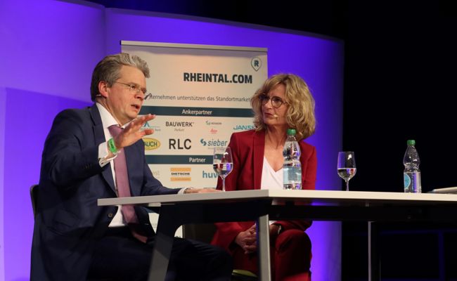 «Ist kein Selbstzweck»: Bank-CEO mit Rheintaler Wurzeln hat an der Rhema über Diversität gesprochen