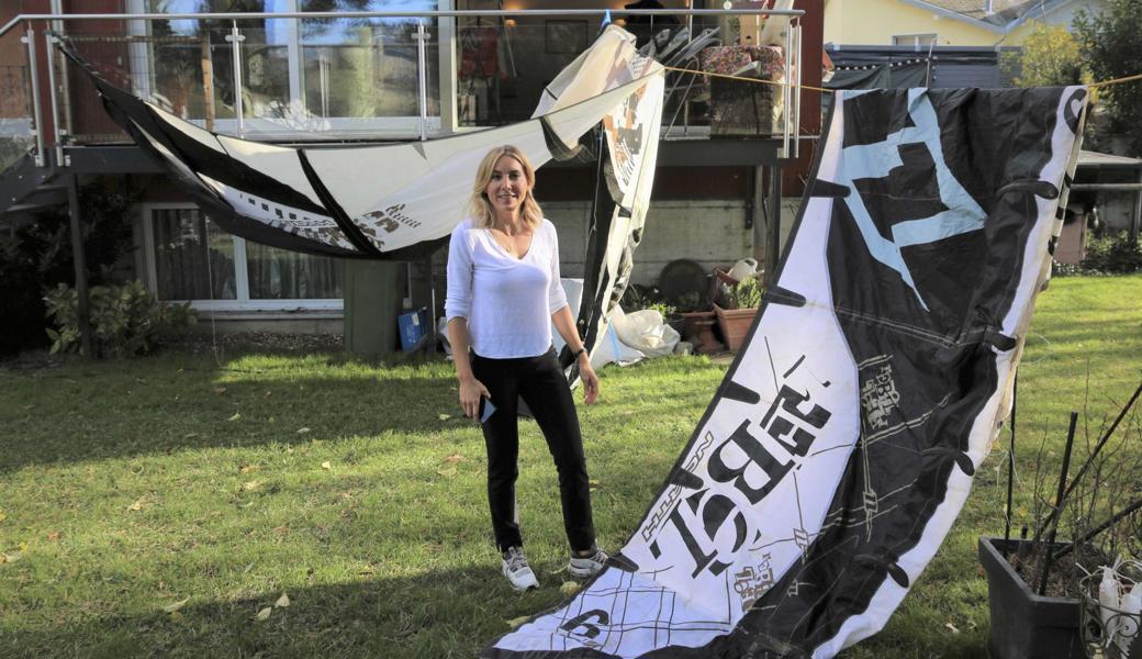 Das zweite Leben eines Kitesegels beginnt: Als Rohstoff für Mode. 