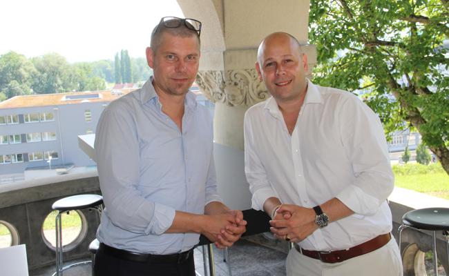 Ein Duo steht hinter dem Model-Deal