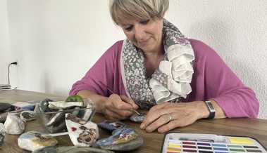 Karin Köppels eigenwilliges Hobby: Sie macht die Welt mit Steinen bunter