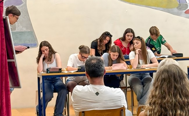 Schauspieltalente entdeckt: Schülerinnen und Schüler der Oberstufe Gässeli machen Theater