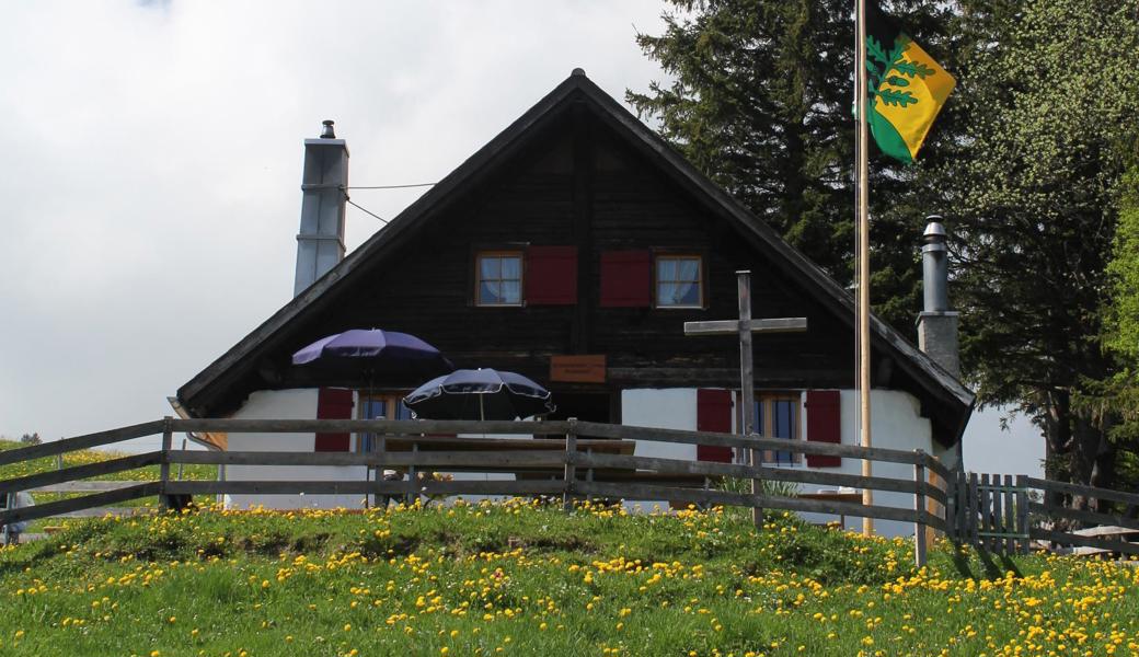 Auf der Alp Eichenwieser Schwamm gibt es zwar Wasser - die Quellen liegen aber ungünstig, abseits der Alphütte. Der Bau einer Druckleitung von der Quelle bei der Schwammstrasse soll die Versorgung der Hütte wesentlich verbessern.