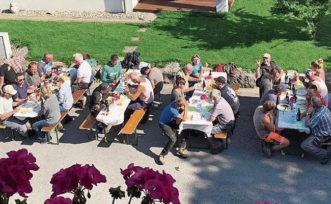 Helferinnen und Helfer säuberten die Alp