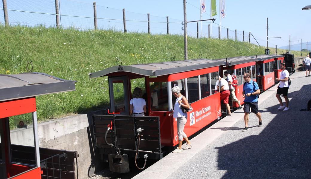 Das Rheinbähnle soll die Erinnerung an die Rheinregulierung wach halten.