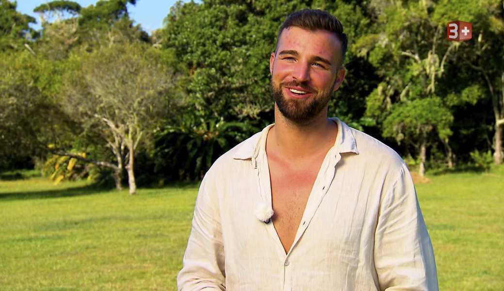 Fabian Hyna überzeugte in einer Challenge, in der er um einen Baumstumpf rennen musste.