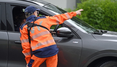 Shopping am Sonntag – gelenkt von Mini-Chefs in Warnweste Shopping am Sonntag – gelenkt von Mini-Chefs in Warnweste