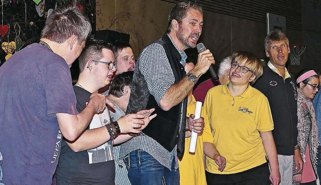 Marcel Schweizer, Schlagersänger und Ex-Mister Schweiz, sang und feierte mit seinen treuen Fans. 