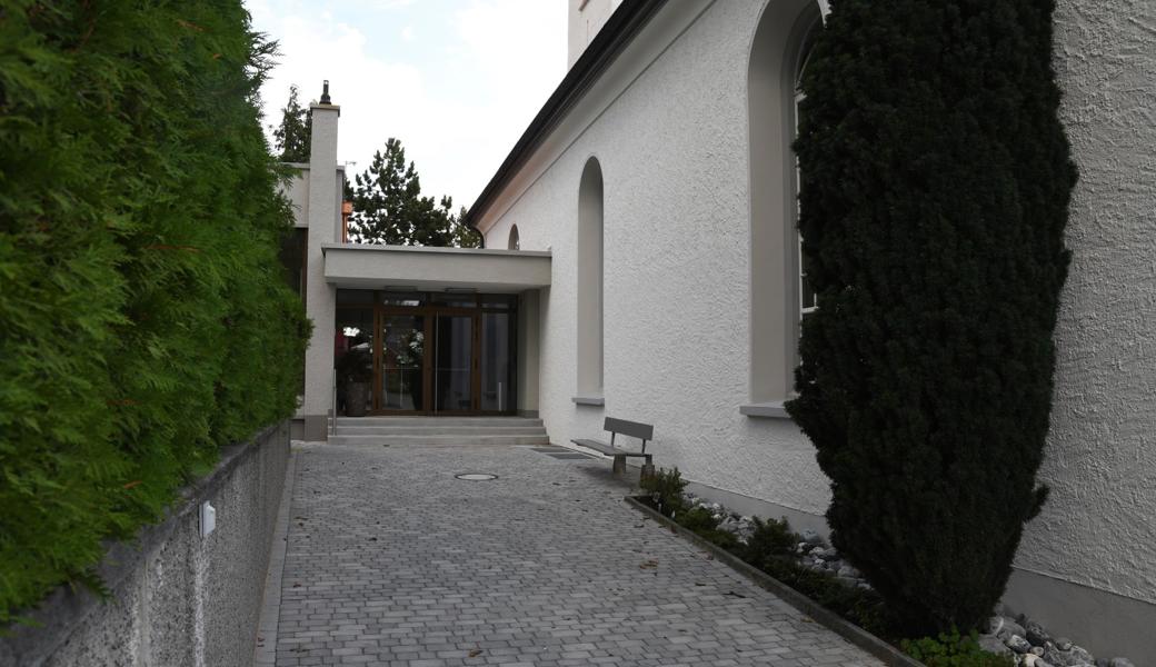 Der Aufgang zum Kirchgemeindehaus ist nun befestigt.
