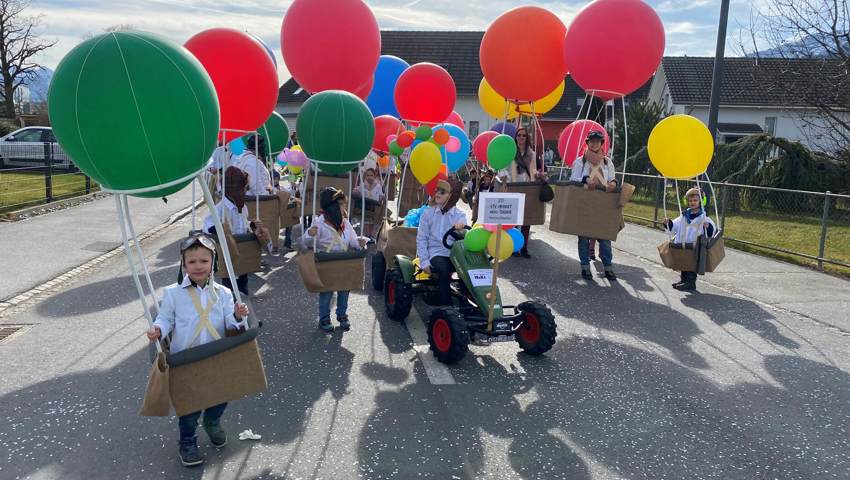 Jetzt abstimmen für deinen Gruppenkostüm-Favoriten Jetzt abstimmen für deinen Gruppenkostüm-Favoriten