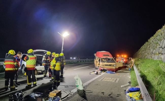 Fahrerflucht: Unbekannter rammt Rentnerpaar - beide schwer verletzt
