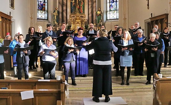 Festliche Harmonien, wohlklingende Stimmen und ein urchiger Jodelchor