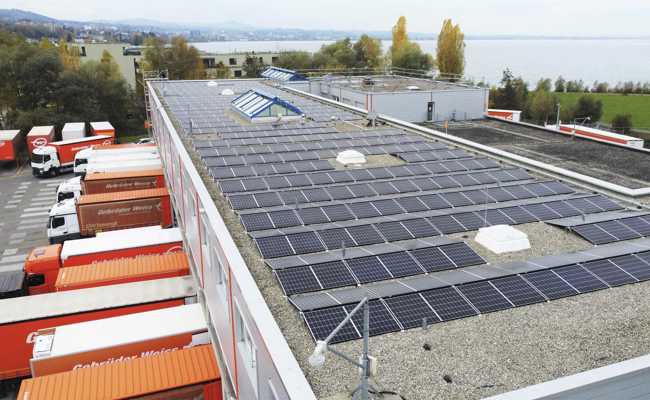 1700 Quadratmeter Fotovoltaikpanels auf dem Dach