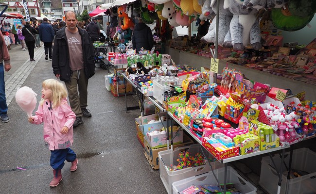 Popcorn, Mode und Spielzeug: Gross und Klein besuchten den Jakobimarkt