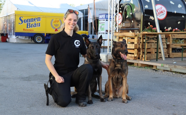18 Nächte auf Patrouille: Diese Frau sichert die Rhema mit ihren Hunden