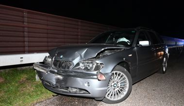 Auf der Autobahn am Steuer eingenickt und in anderes Auto gefahren