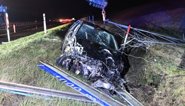 29-Jähriger kracht neben der Autobahn gegen einen Wildschutzzaun
