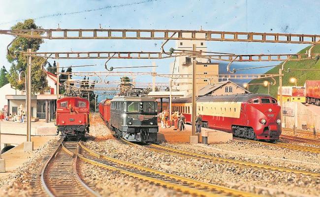 Jugendliche gestalten Eisenbahn