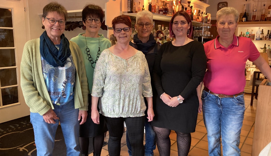 v.l.n.r. Gabi Gächter (Pflege) 20 Jahre, Andrea Buschor (Administration) 15 Jahre, Katharina Rechsteiner (Gastronomie) 20 Jahre, Steffi Kuratli (Cafeteria) 15 Jahre, Nadine Dürr (Pflege) 15 Jahre, Hairija Rahmic (Gastronomie) 15 Jahre