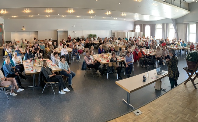 Damaris Kofmehl sprach am Frühstücktreffen über die Stürme ihres Lebens