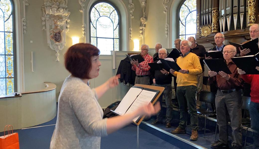 Der letzte Auftritt des Männerchors Widnau (hier gemeinsam mit Männerchor Heerbrugg) unter der Leitung von Dirigentin Marta Flesch in der katholischen Kirche in Widnau. Die Pandemie hat das ohnehin schon bestehende Problem des Vereins verschärft.