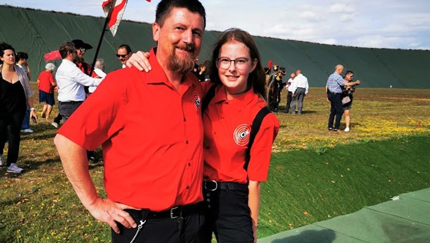Jenny Mosch mit ihrem Vater Andy an der Europameisterschaft in Österreich. Jenny Mosch mit ihrem Vater Andy an der Europameisterschaft in Österreich.