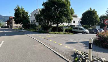Beim Abbiegen: Unfall zwischen Autofahrerin und 50-jährigem E-Bike-Fahrer
