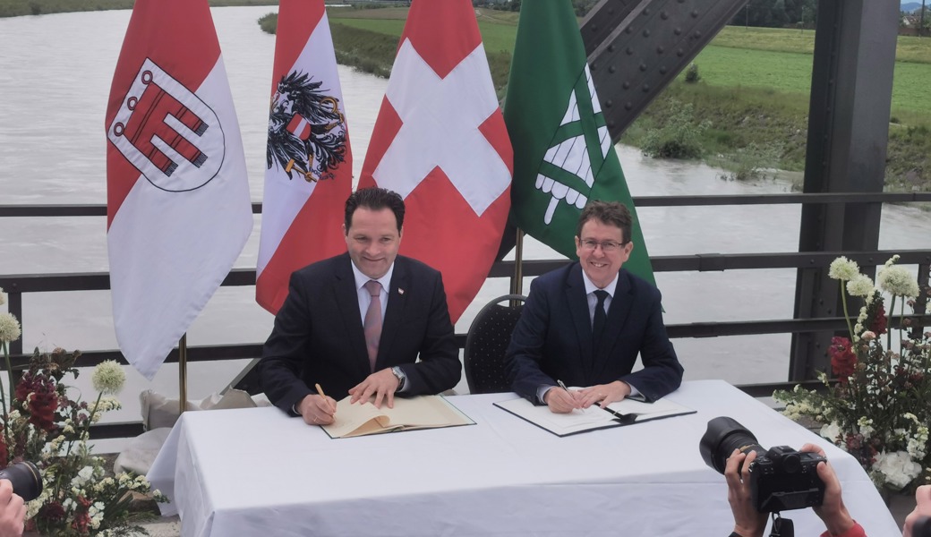 Bundesrat Rösti unterzeichnet Staatsvertrag mit Österreich für mehr Hochwasserschutz beim Rhein