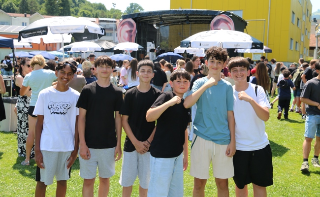 Sonne, Schwitzen, Singen: Das Openair Wiesental zog bereits am Nachmittag Hunderte Besucher an