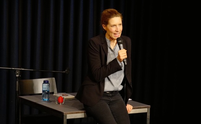 Christine Prayon im Diogenes Theater: «Kabarett bekämpft Klischees und Vorurteile»