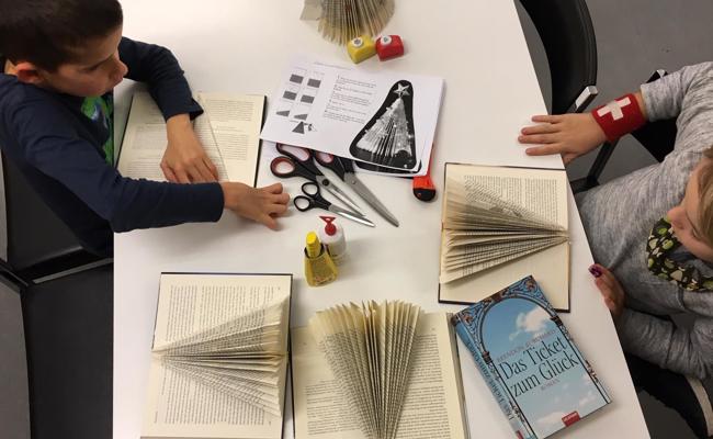Bücherfalten in der Bibliothek
