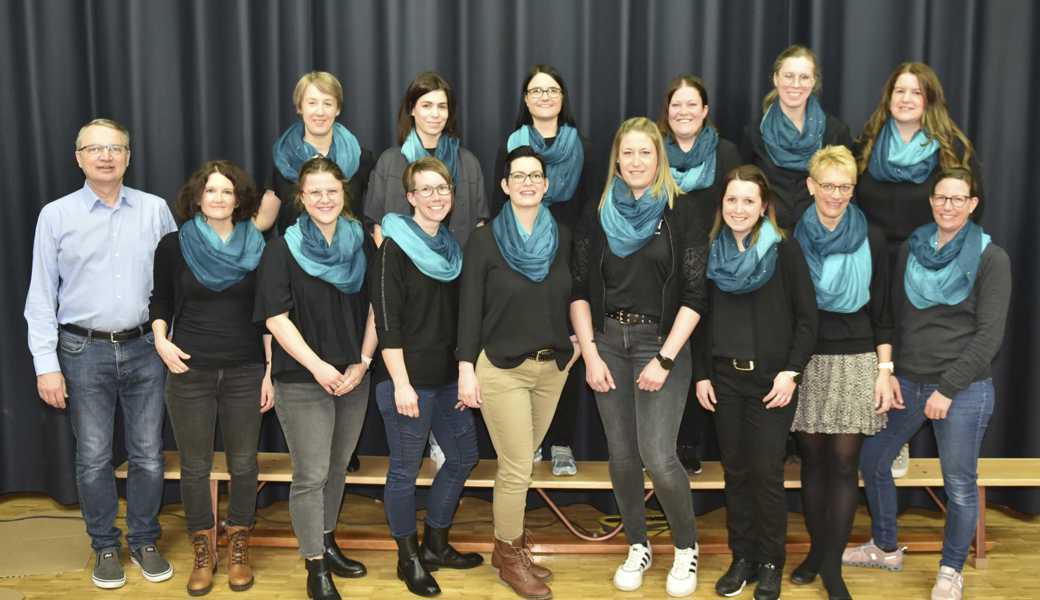 Der Vorstand der Frauen Rüthi-Lienz-Plona und das Rägaboga Team. 