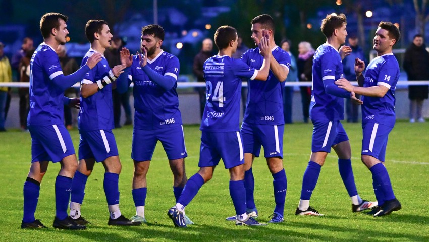 Der FC Rüthi hat in der Rückrunde drei Spitzenspiele bestritten und diese mit einem Gesamtskore von 13:1 gewonnen. Der FC Rüthi hat in der Rückrunde drei Spitzenspiele bestritten und diese mit einem Gesamtskore von 13:1 gewonnen.