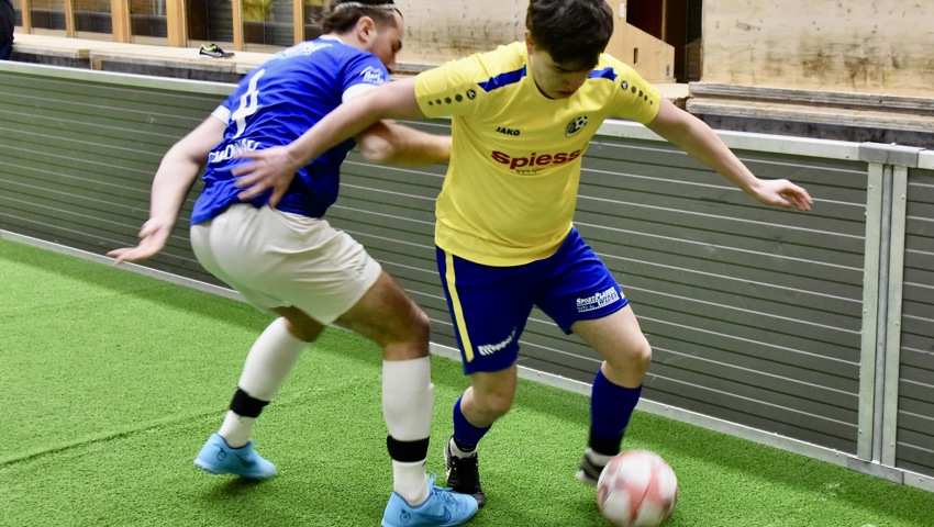 Au-Berneck – rechts im Bild Tobias Dierauer – bewies im Penaltyschiessen gegen Widnau Nervenstärke. Au-Berneck – rechts im Bild Tobias Dierauer – bewies im Penaltyschiessen gegen Widnau Nervenstärke.