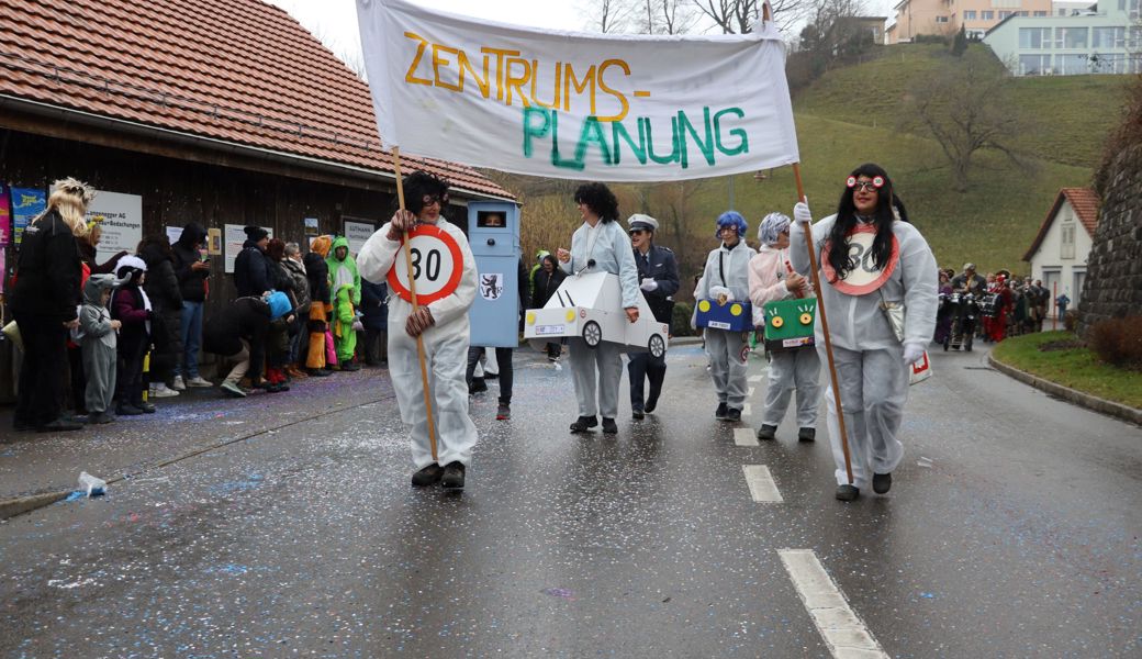 Der Frauenturnverein griff mit der Zentrumsgestaltung erstmals ein politisches Thema für den Umzug auf.