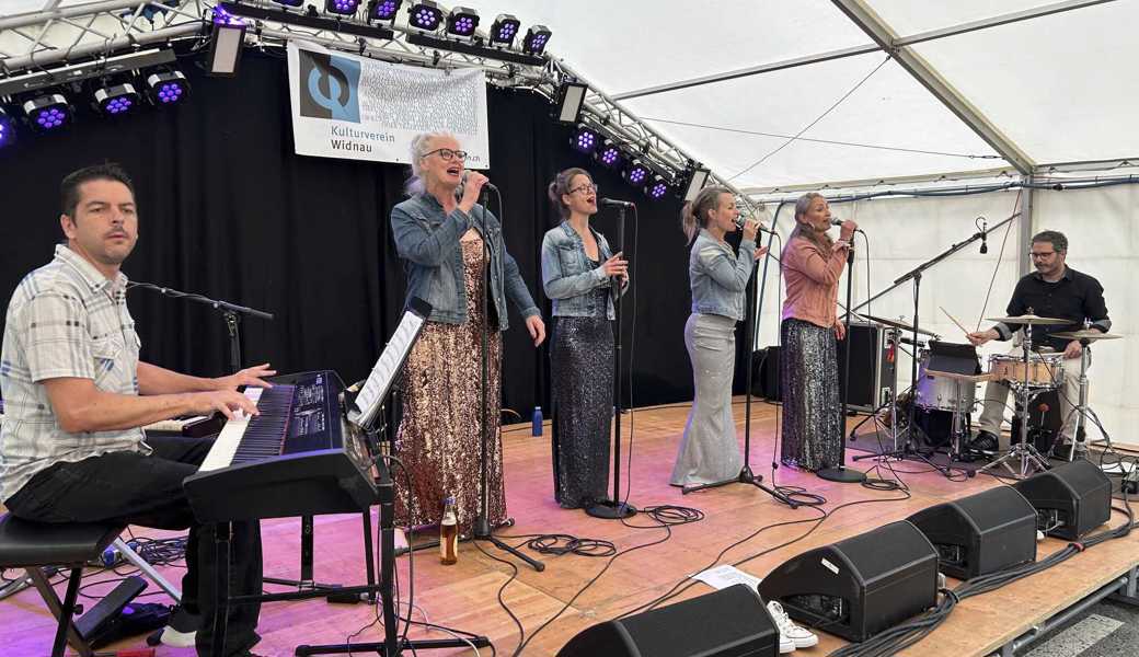 Liaison begeisterte die Zuschauerinnen und Zuschauer an der Sonntagsmatinee des Kulturvereins, die dieses Jahr im Festzelt des Künstlersymposiums stattfand. 