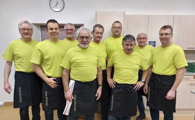 Eine Männerrunde in Rüthi kocht seit 40 Jahren zusammen