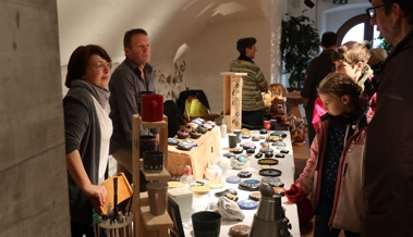 Eier, Messer und spezieller Schmuck: 32 Kunstschaffende zeigten nicht nur Alltägliches