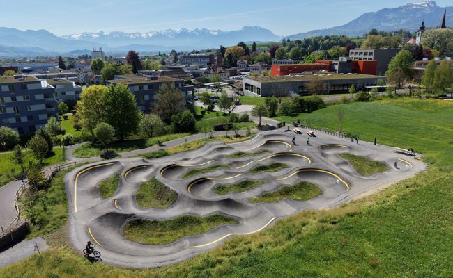 Ein Bewegungsort für Generationen: Pumptrack-Boom im Rheintal