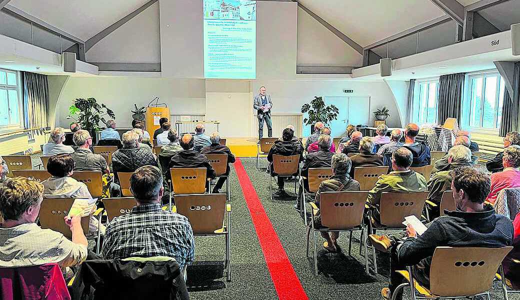 Der gut besuchte Anlass zeigte auf, dass Photovoltaikanlagen und Ladestationen Themen sind, die Besitzende von Mehrfamilienhäusern genau so interessieren wie solche mit Stockwerkeigentum.