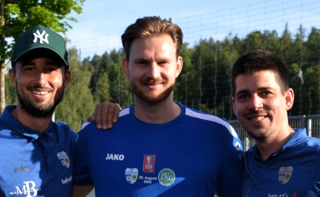 Mit Herz und Teamgeist: Widnau bleibt in der 1. Liga und feiert drei Vereinslegenden