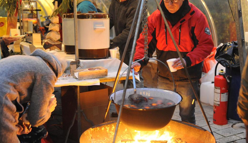 Hier wird nicht nur vorgeglüht: Glühwein ist in Au tatsächlich noch Glühwein. Aber Achtung: Nicht die Zunge verbrennen!