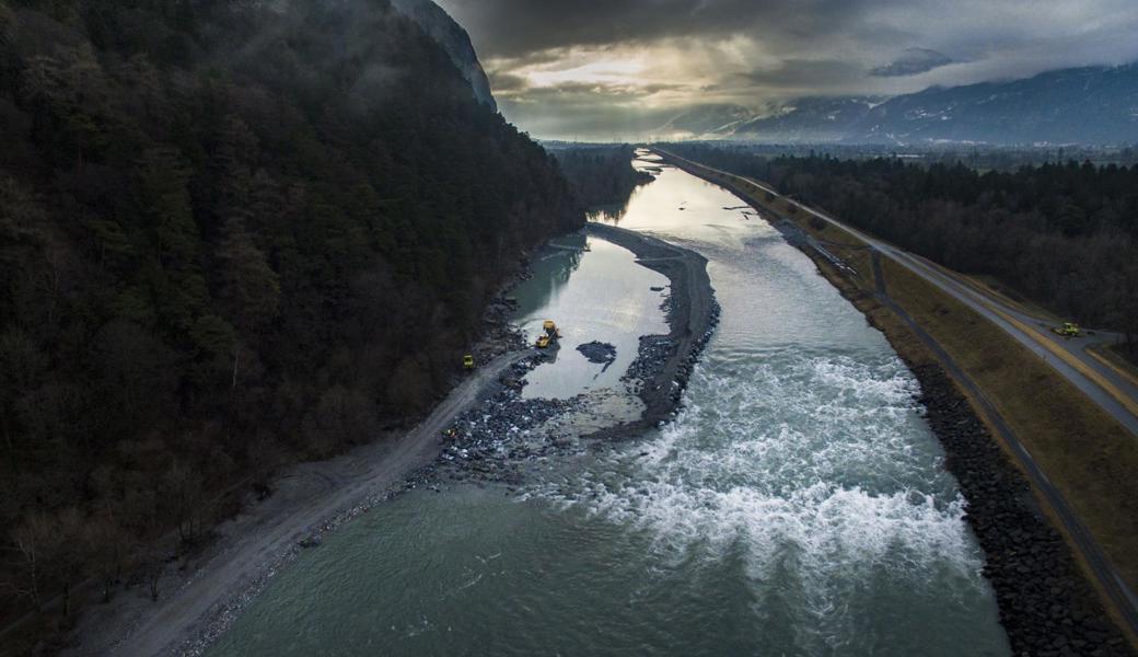 Wird hier doch noch ein Kraftwerk gebaut? Der Rhein an der Ellhornschwelle bei Sargans. 