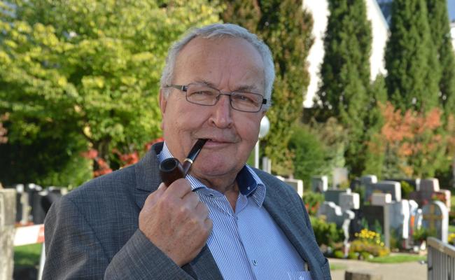 Der Retter mit der Tabakpfeife geht