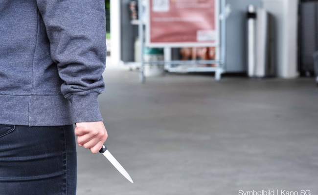Zwei Maskierte haben mit Messer Lebensmittelladen ausgeraubt