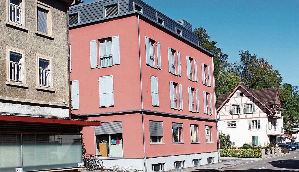 Das Contact befindet sich im früheren Restaurant Reblaube im Zentrum von Heerbrugg.